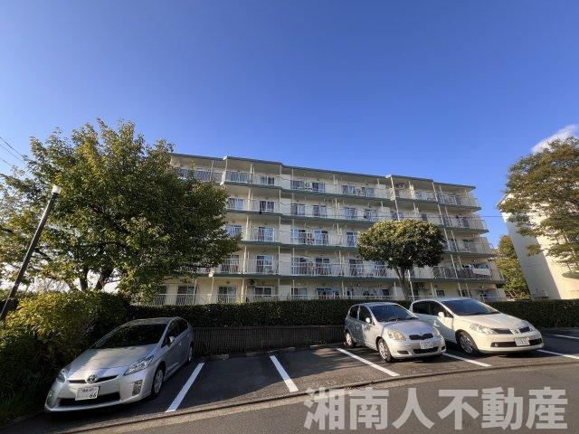 湘南西部住宅　２－２１号棟の駐車場|駐車場があります