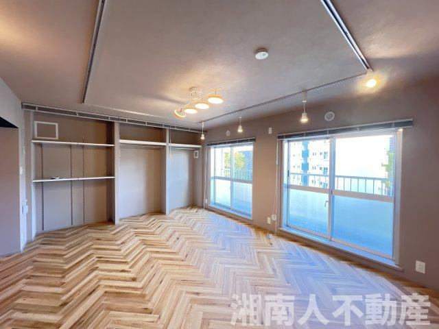 湘南西部住宅　２－２１号棟の居間・リビング|こちらの居間で趣味の時間をお楽しみください