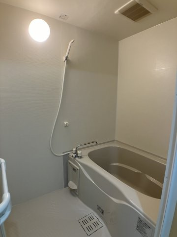 ニューホワイトビルの浴室