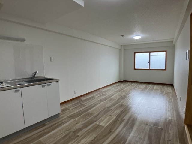 ニューホワイトビルの居間・リビング