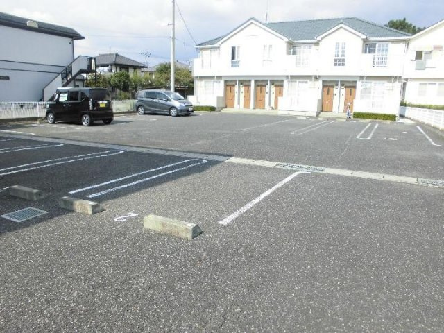 アンソレイエＡの駐車場