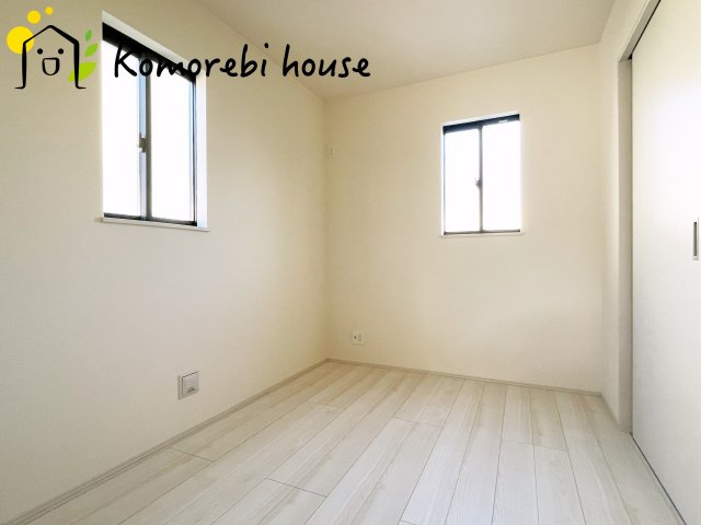 第8上尾二ツ宮　新築一戸建て　Aの子供部屋|自然光が心地よく入る子ども部屋は、学習・遊び・睡眠をしっかり支える快適環境。シンプル設計でレイアウトも変えやすく、成長に合わせて長く使える利便性の高い一室です。															