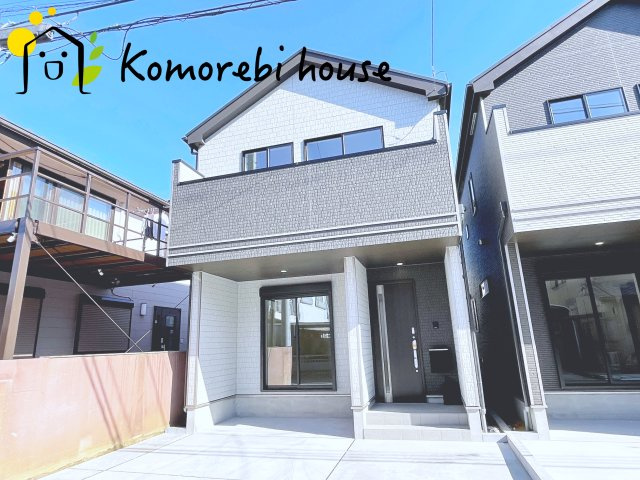 第8上尾二ツ宮　新築一戸建て　Aの外観|耐久性に優れたサイディング貼りの外観。雨風に強く、汚れにくい素材で美しさが長持ちします。日々のメンテナンス負担を軽減し、家族の暮らしをしっかり守る安心の新築住宅です。