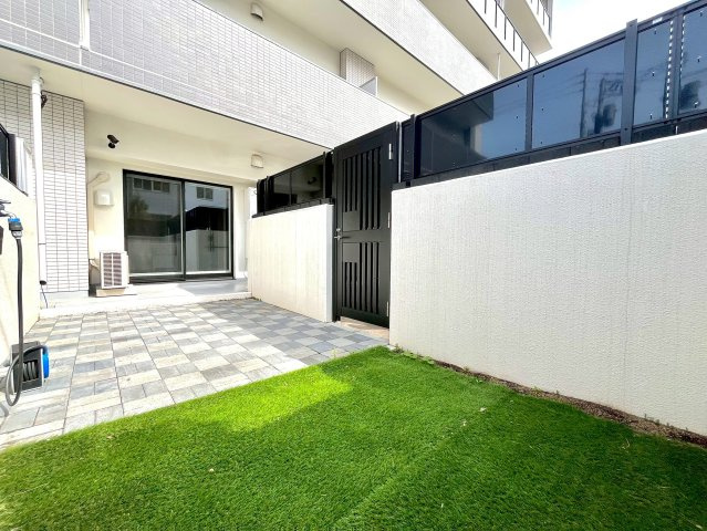 ファインシティアイム札幌二十四軒　スクエア棟の庭|1F住戸の特権！専用庭付き♪