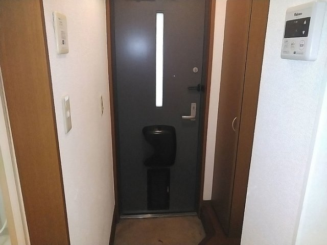 フラッツ西落合の玄関