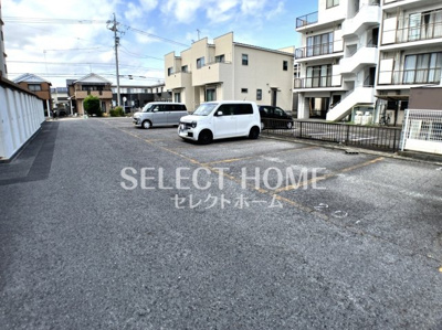 【駐車場】 | 杉山コーポC棟 | 駐車場があるので、車を買う予定の方も安心です