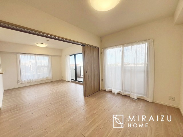 【洋室】 | 暮らしやすさを考えたプランで快適な現地ロケーションを実現。安らぎに満たされる、ゆとりのある日々を過ごせます♪