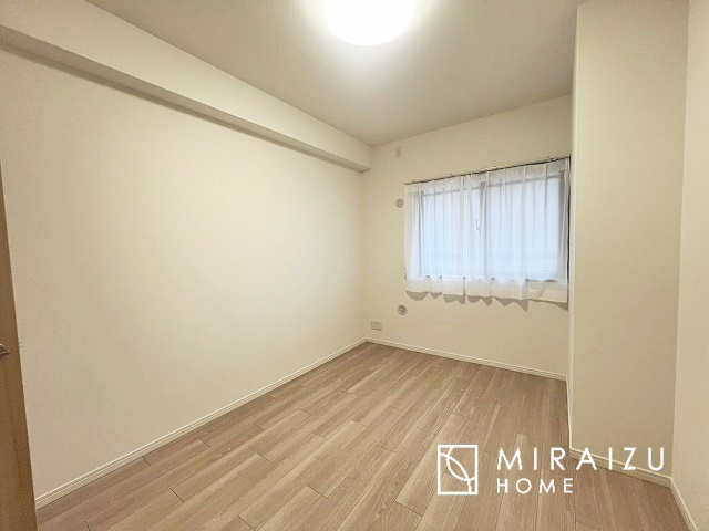 【洋室】 | 日当たりの良いお家は嬉しいですよね。それぞれ価値観が分かれる箇所です、実際に内覧して日当たりの心地よさをご体感下さいね♪