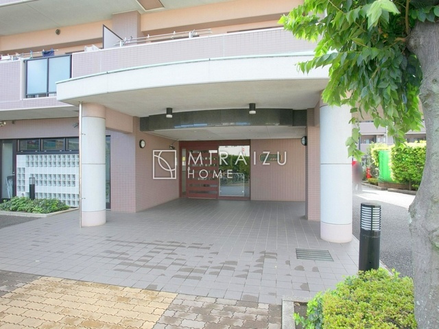 【エントランス】 | 平日・休日問わず、いつでもご見学が出来ます♪☆実際に見て、触れて感じる安心のお住まい探しを体験して下さい♪☆物件情報だけでなく、地域の特色などなどエリア情報もお伝え出来たら嬉しいです♪