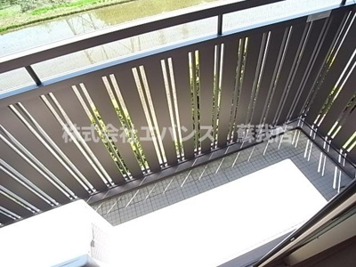 【バルコニー】 | カンパーニュＡ | 外からの目が気にならないバルコニーで洗濯物が干せます