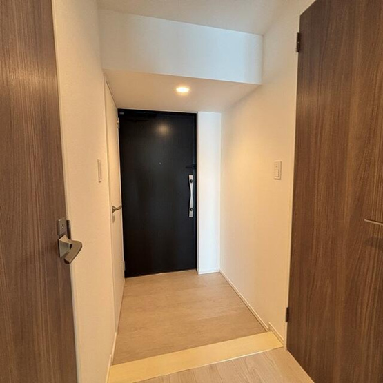 【玄関】 | ※写真は同タイプ住戸です。 