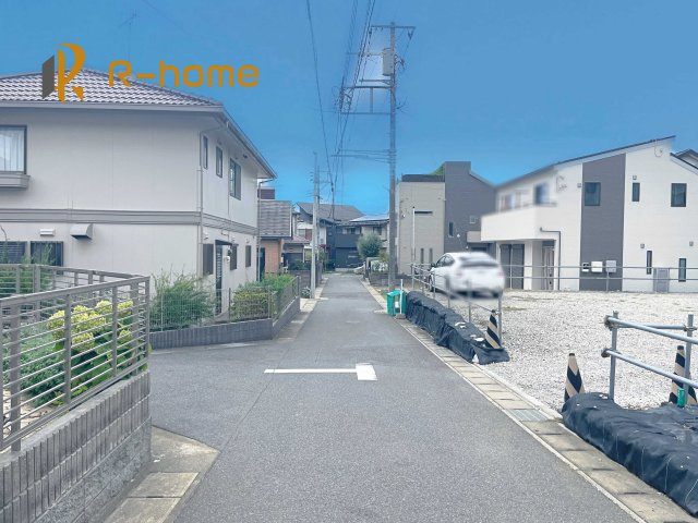 流山市西平井7期　新築戸建て　1号棟の前面道路含む現地写真|『今から見たい！』大歓迎です♪
お気軽にＲ－ｈomeまでお問い合わせください。