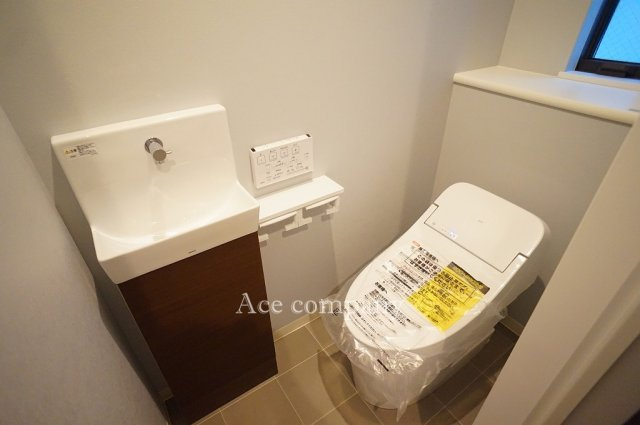 【トイレ】 | 八尾市楠根町2丁目 | お掃除楽々、タンクレストイレです☆