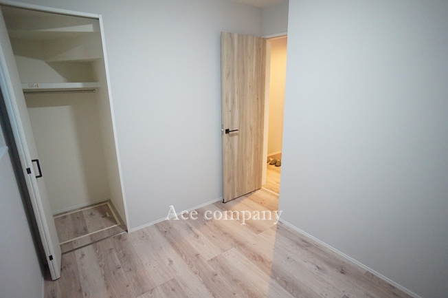 【子供部屋】 | 八尾市楠根町2丁目 | 【1階：洋室4帖】クローゼット完備♪クローゼット内に床下収納付きです♪