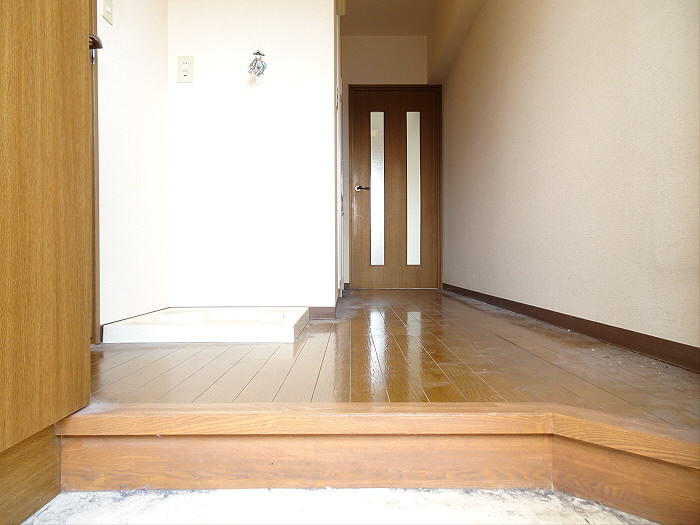 クレセントトミザワの玄関