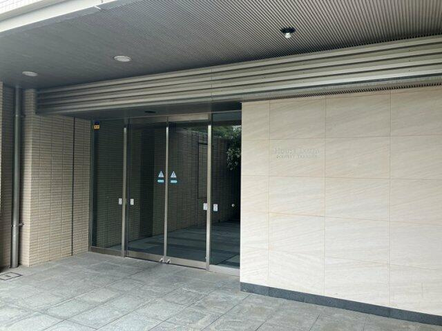 ハウス生田シナリーテラスのエントランス