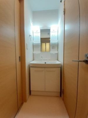 【洗面所】 | エスカーザ　テラウチ | 忙しい朝には欠かせない洗面所です