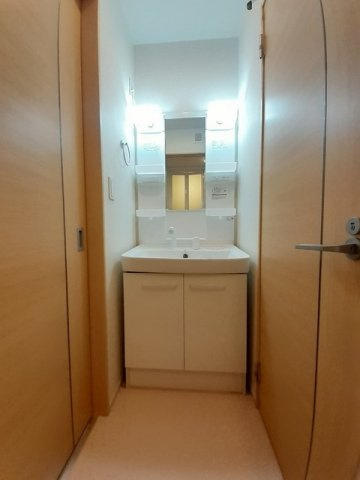 【洗面所】 | エスカーザ　テラウチ | 忙しい朝には欠かせない洗面所です