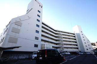 【外観】 | 【資料には掲載していない情報】
物件の陽当りや通風・仕様設備やお部屋の大きさの比較、
近隣・周辺環境や街並みなど、資料には掲載していない情報が
現地にはたくさんあります。是非ご確認ください。