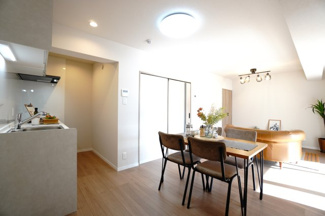 【居間・リビング】 | 【上質リノベ】ダイヤコーポ東雲 | 室内（2025年12月12日9：00頃）撮影
