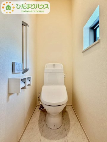 野田市清水619番1　新築戸建　A号棟のトイレ|温水洗浄便座ついてます(^^♪				
