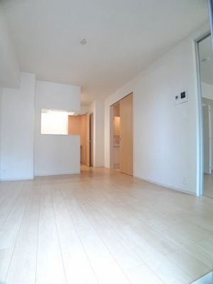 【居間・リビング】 | エスポワールＲｅｉｗａ | こちらの居間で趣味の時間をお楽しみください