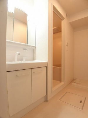 【洗面所】 | エスポワールＲｅｉｗａ | 明るい洗面所です