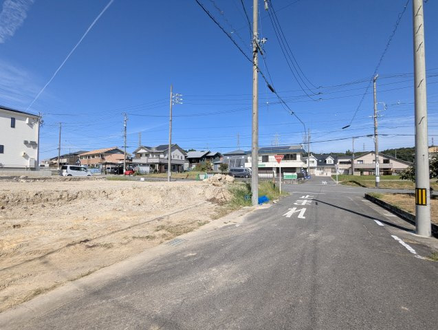 瀬戸市品野町6期　建築条件なしの前面道路含む現地写真