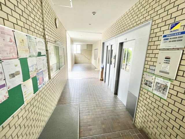 ラウンドシティフドウ香里南B棟のエントランス|清潔なエントランスです