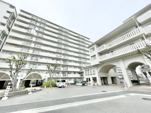 ラウンドシティフドウ香里南B棟の外観|おしゃれな外観です