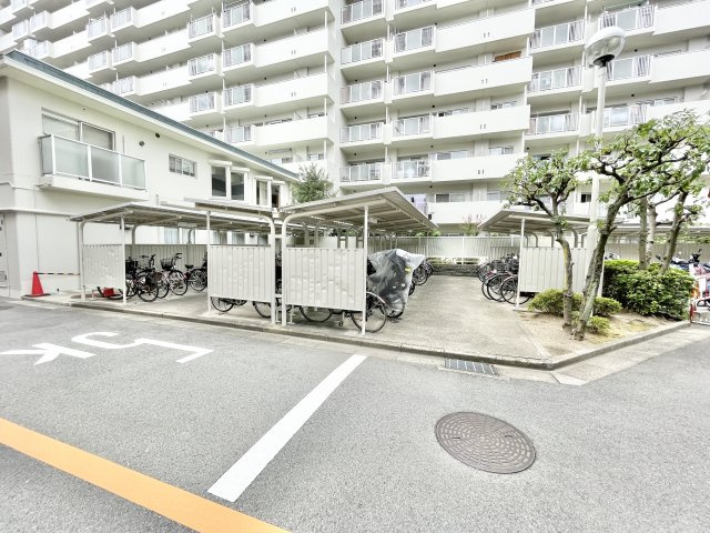 ラウンドシティフドウ香里南B棟の駐輪場