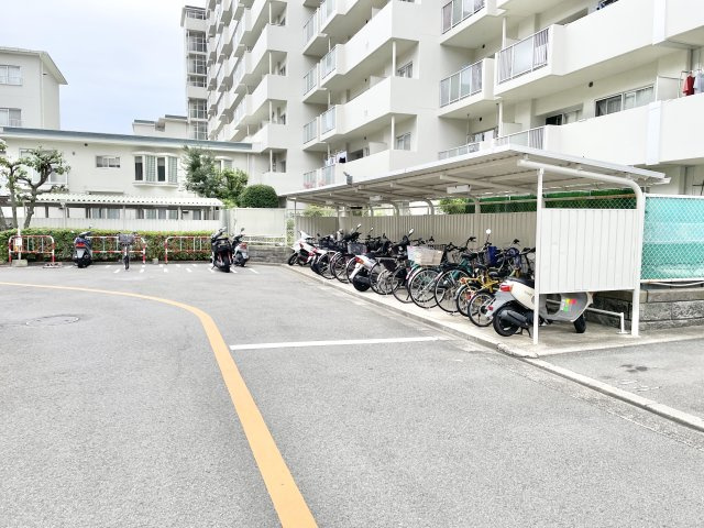 ラウンドシティフドウ香里南B棟の駐輪場