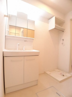 【洗面所】 | リヴィエール　ワカ | スペースが確保できる洗面所です