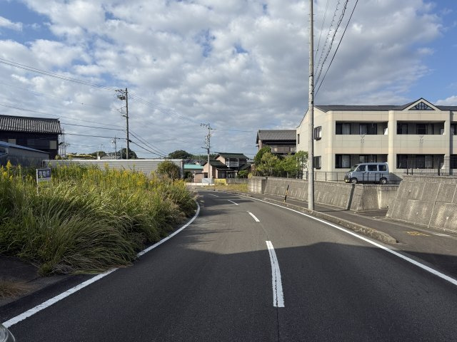 常滑市大谷朝陽ヶ丘1丁目　売地の前面道路含む現地写真|前面道路