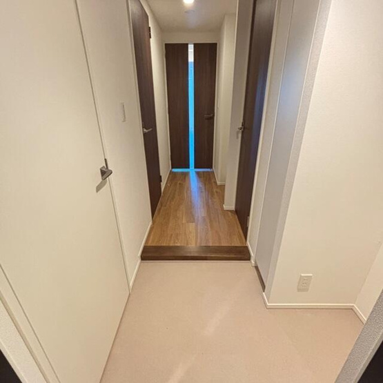 【玄関】 | ※写真は同タイプ住戸です。 