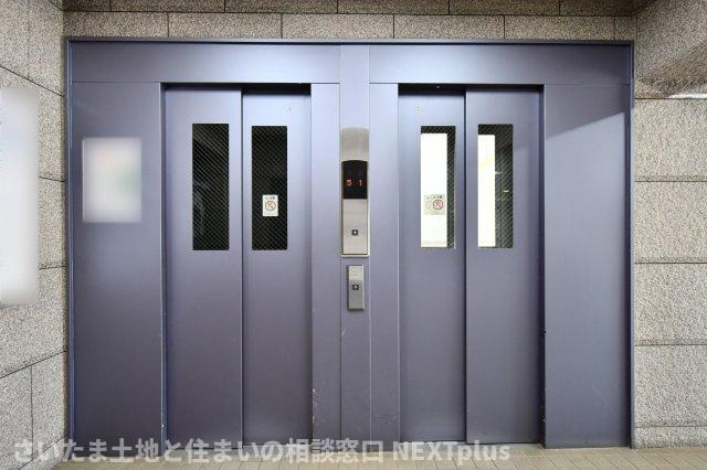 ドルミ春日部のその他共用部分|エレベーターは2基設置されております！朝のラッシュの時間帯にも安心ですね！大荷物を抱えているときやお子様を抱っこしているときでも楽々昇降できます◎【即日OK】現地集合・来店希望ともにご案内可能です。