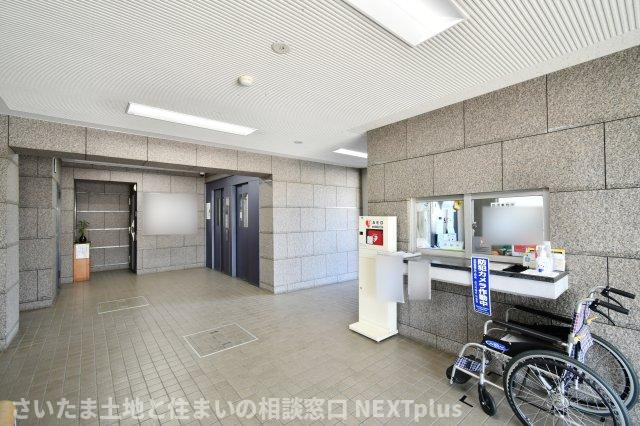 ドルミ春日部のエントランス|難しいイメージの住宅ローンは経験スタッフが丁寧にお手伝いしますのでご安心下さい。「家を買って終わり」ではなく、「買ってからがスタート」と考え、一人ひとりにあった資金計画やプランをご提案致します！