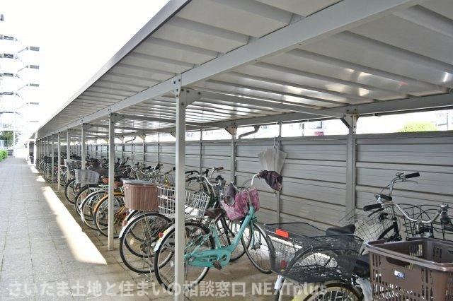 ドルミ春日部の駐輪場|■一人ひとりにあった資金計画やプランをご提案致します。「家を買って終わり」ではなく、「買ってからがスタート」と考え、ご提案します。ローンのご相談は私たちにお任せ下さい。