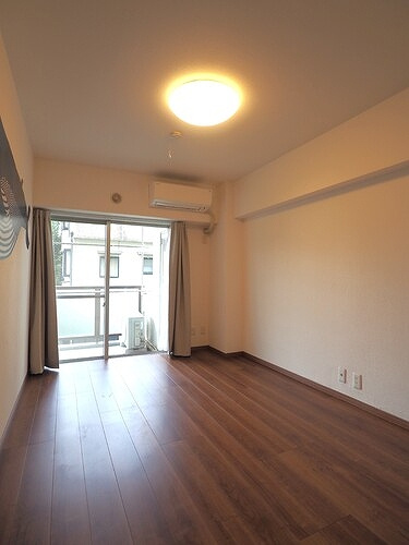 自由が丘パインクレストのその他|洋室６．５帖（西側）（内装前）