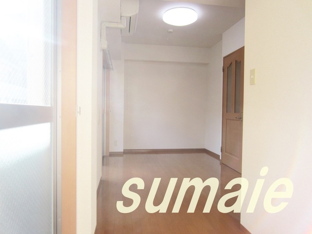 ディアコート東尾久の居間・リビング|約10帖の洋室です☆