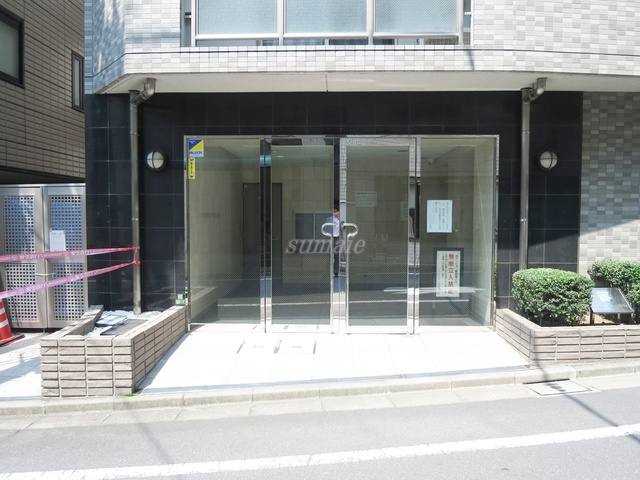 フロントシティ文京のエントランス|出入り口の広いエントランスです♪