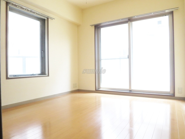 フロントシティ文京の居間・リビング|二面採光で明るい居室です☆(CL前)