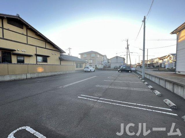 ライフコート上越の駐車場