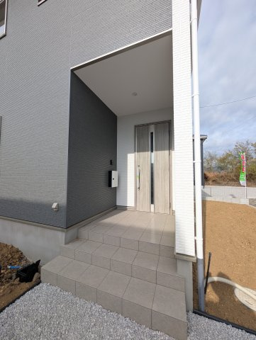 【玄関】 | アーバンスタイル渋川市八木原1期ー② | 古巻小学校、古巻中学校まで1Km圏内！