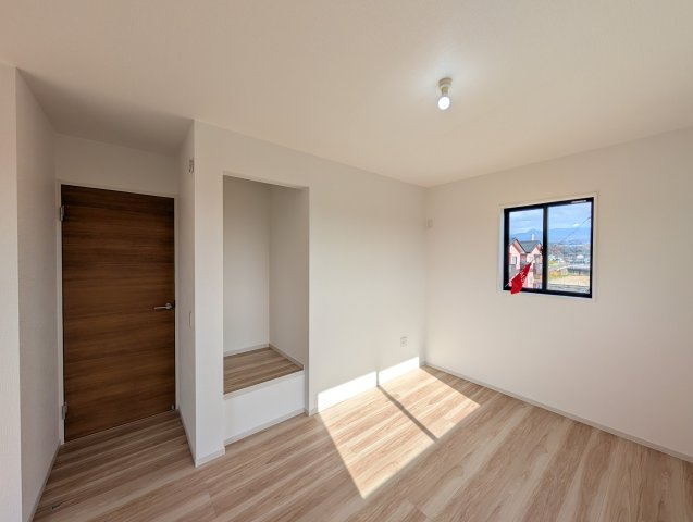 【寝室】 | アーバンスタイル渋川市八木原1期ー③ | ご家族構成で２部屋に変更可能な間取りです♪