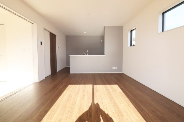 須賀川市森宿字安積田　　　　1号棟　　　西袋第1小学校、西袋中学区　の居間・リビング|※同社施工例