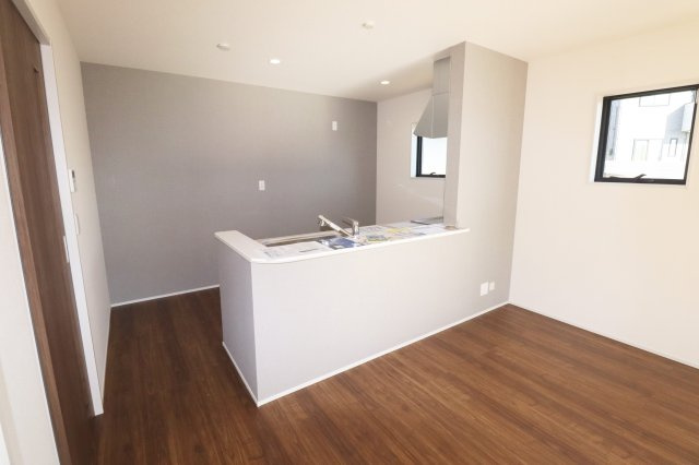 須賀川市森宿字安積田　　　　1号棟　　　西袋第1小学校、西袋中学区　のキッチン