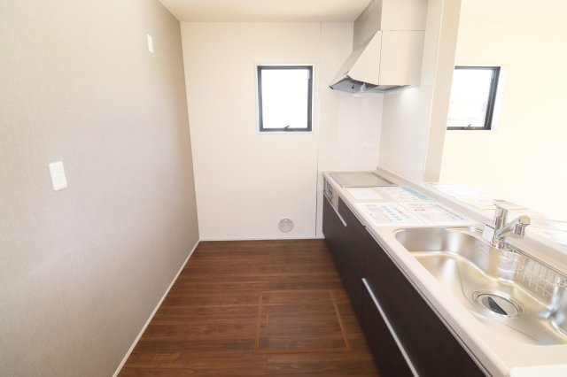 須賀川市森宿字安積田　　　　1号棟　　　西袋第1小学校、西袋中学区　のキッチン