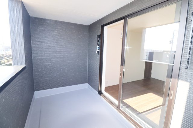 須賀川市森宿字安積田　　　　1号棟　　　西袋第1小学校、西袋中学区　のバルコニー