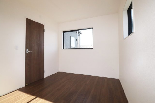 須賀川市森宿字安積田　　　　1号棟　　　西袋第1小学校、西袋中学区　の洋室